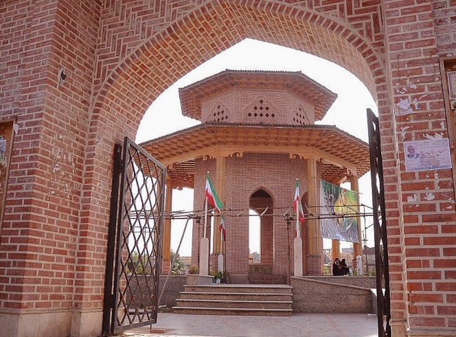 آرامگاه میرزا کوچک خان جنگلی